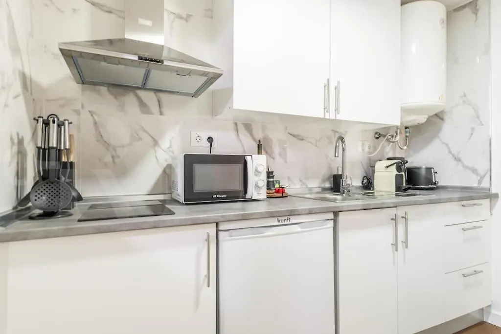 Central Apartment With Private Patio By Rems Malaga