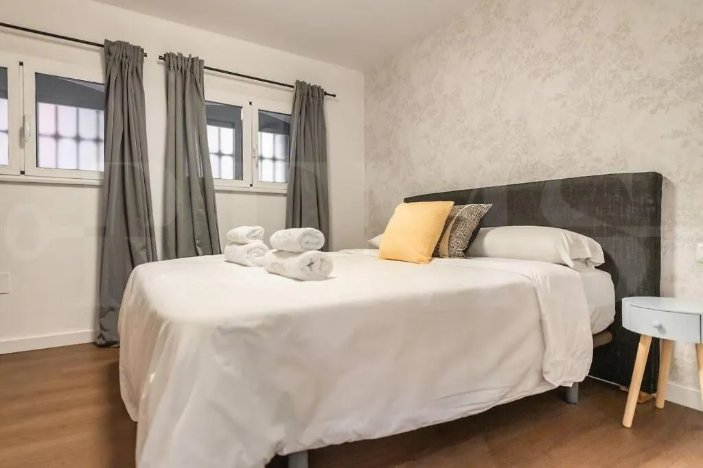 Central Apartment With Private Patio By Rems Malaga Spain