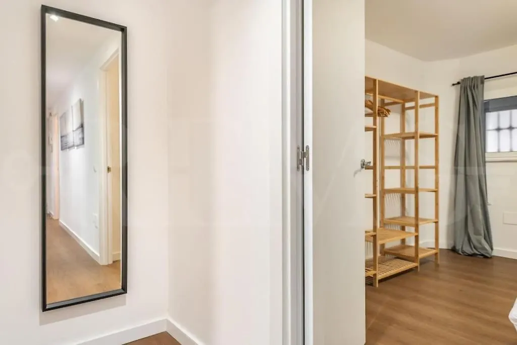 Central Apartment With Private Patio By Rems Malaga