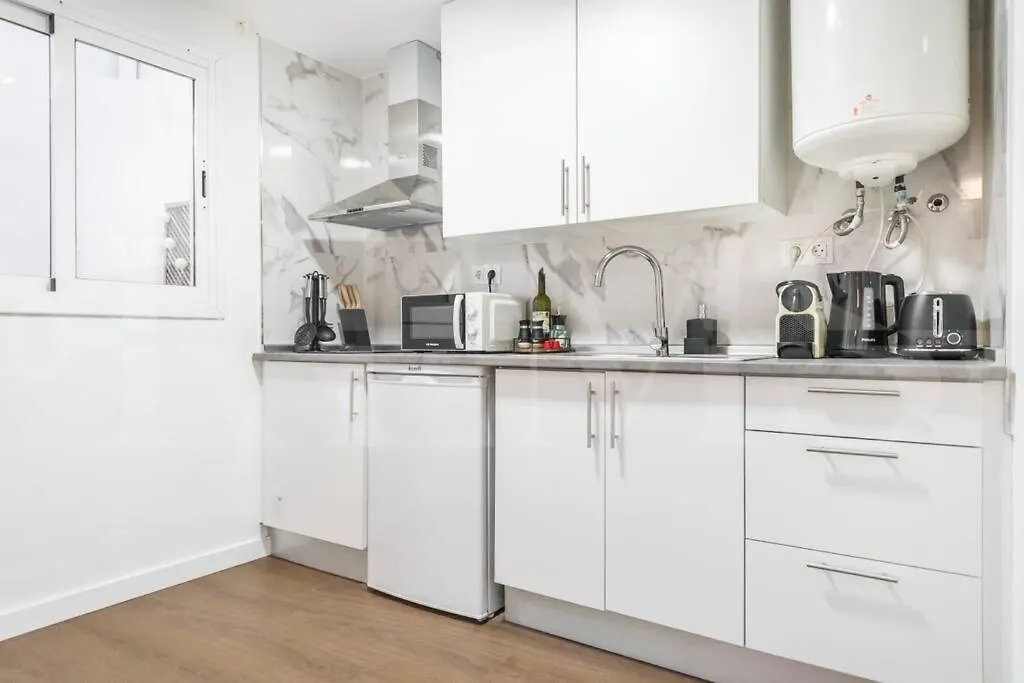 Central Apartment With Private Patio By Rems Malaga