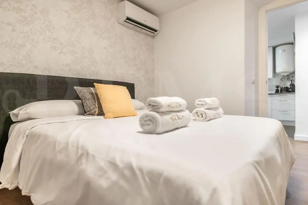 Central Apartment With Private Patio By Rems Malaga