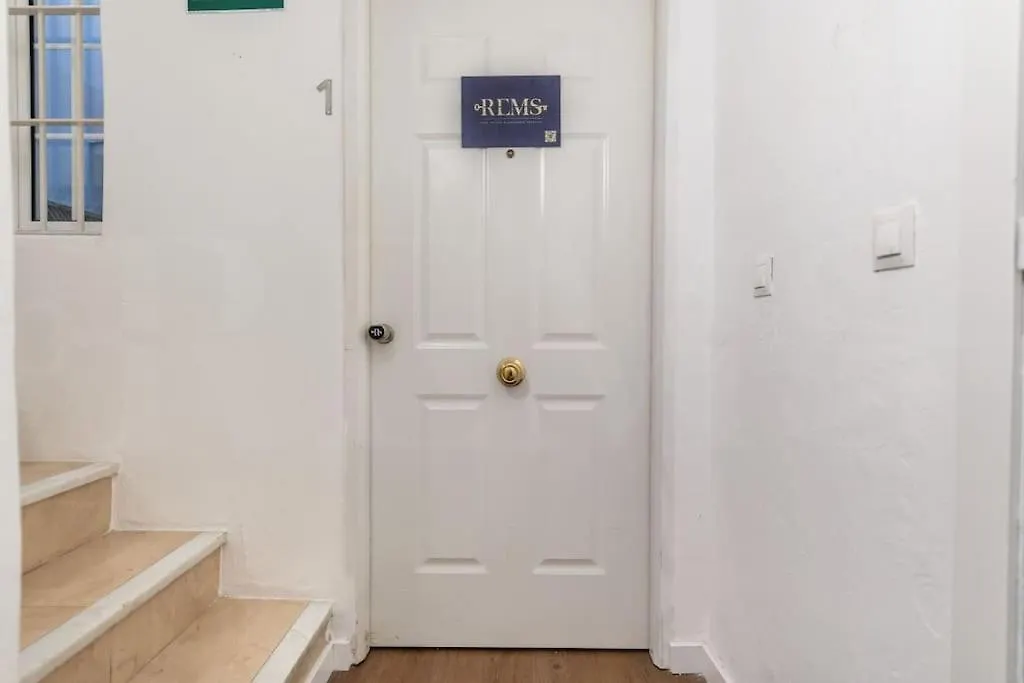 Central Apartment With Private Patio By Rems 马拉加
